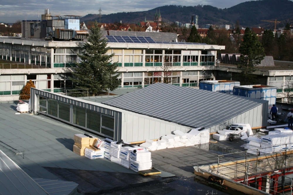 : Dmmung und Alu- Stehfalzdeckung der Dachaufbauten 